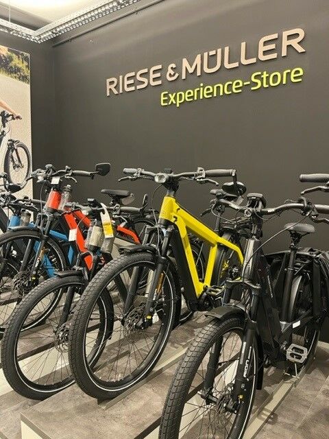 R&M Experience Store